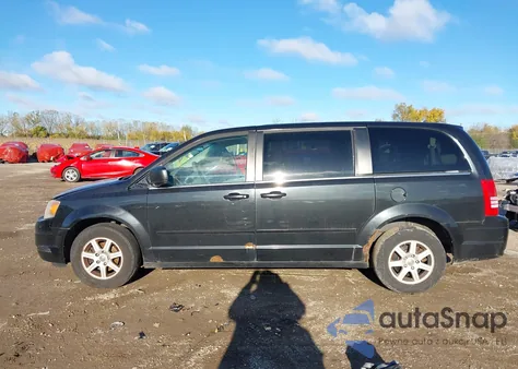 2010 Chrysler Town & Country New Lx from USA, damaged, VIN 2A4RR2D19AR456396